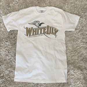 White lily t-shirt